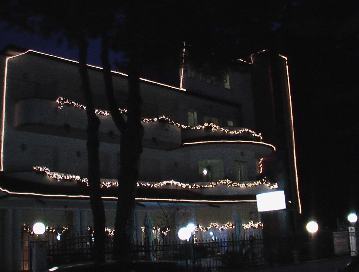 Hotel Villa Pina Milano Marittima Exterior foto